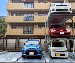 地下にセミルーフ車も駐車可能